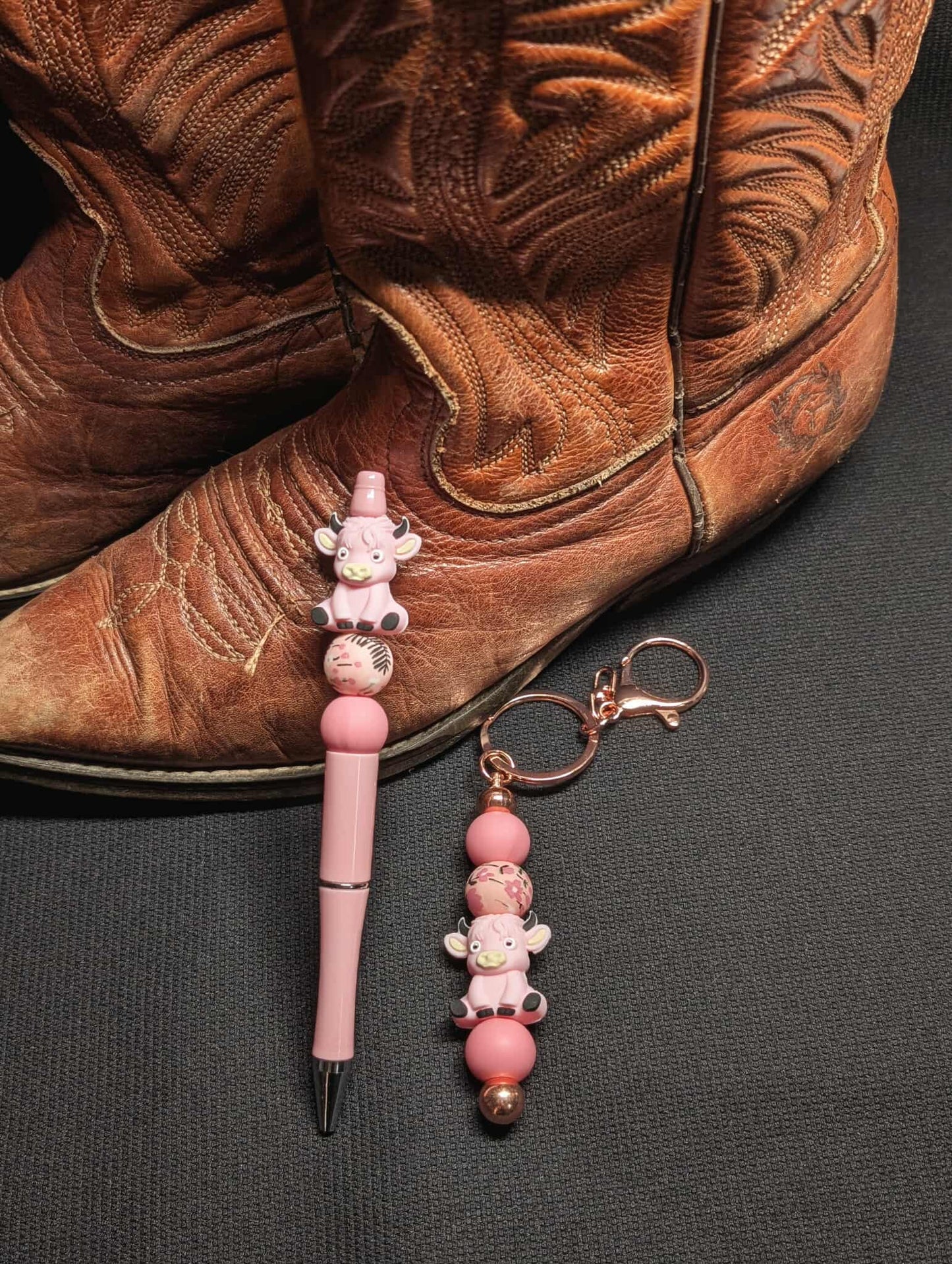 Ensemble stylo et porte-clés VACHE rose