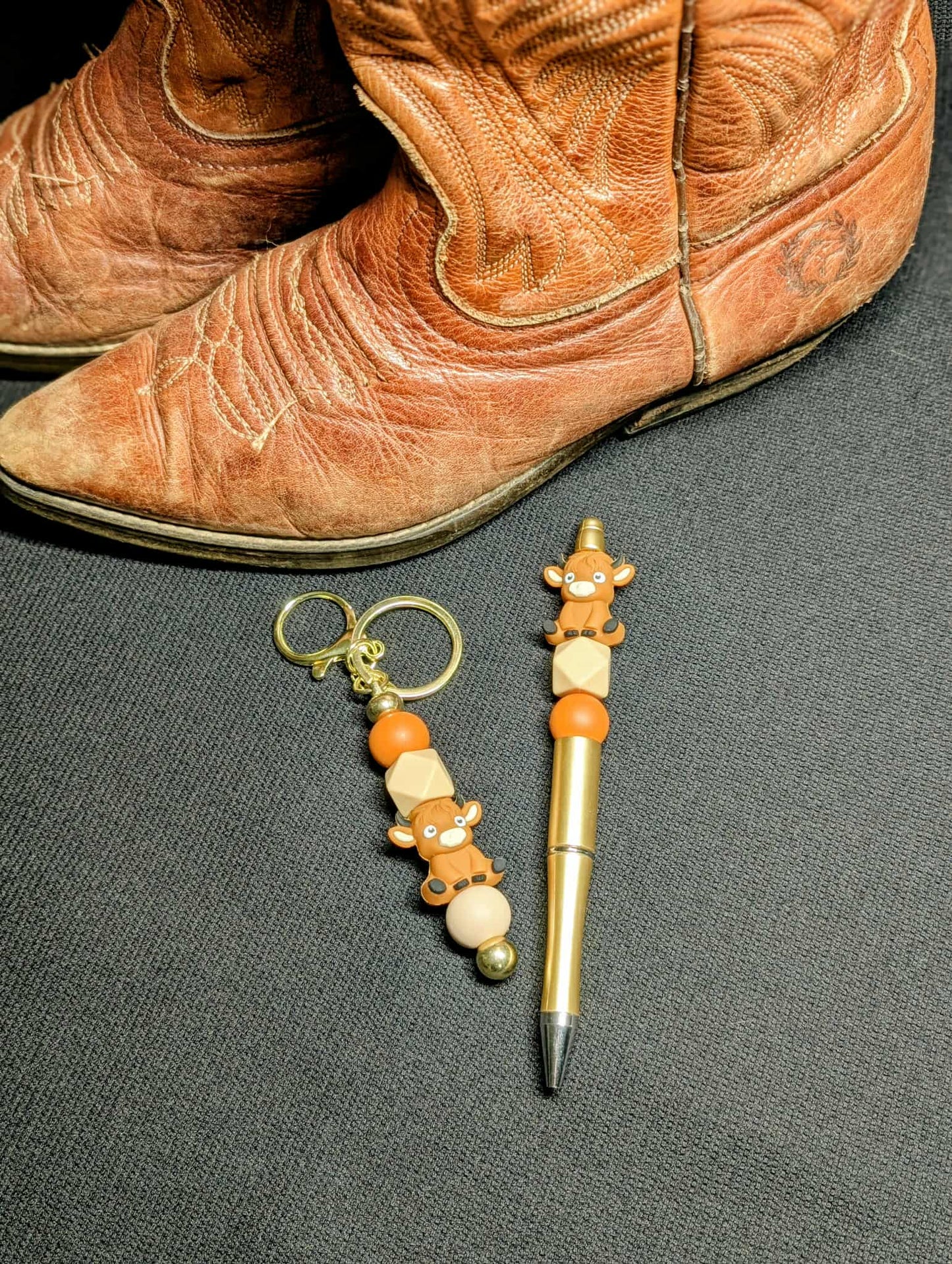 Ensemble stylo et porte-clés VACHE doré