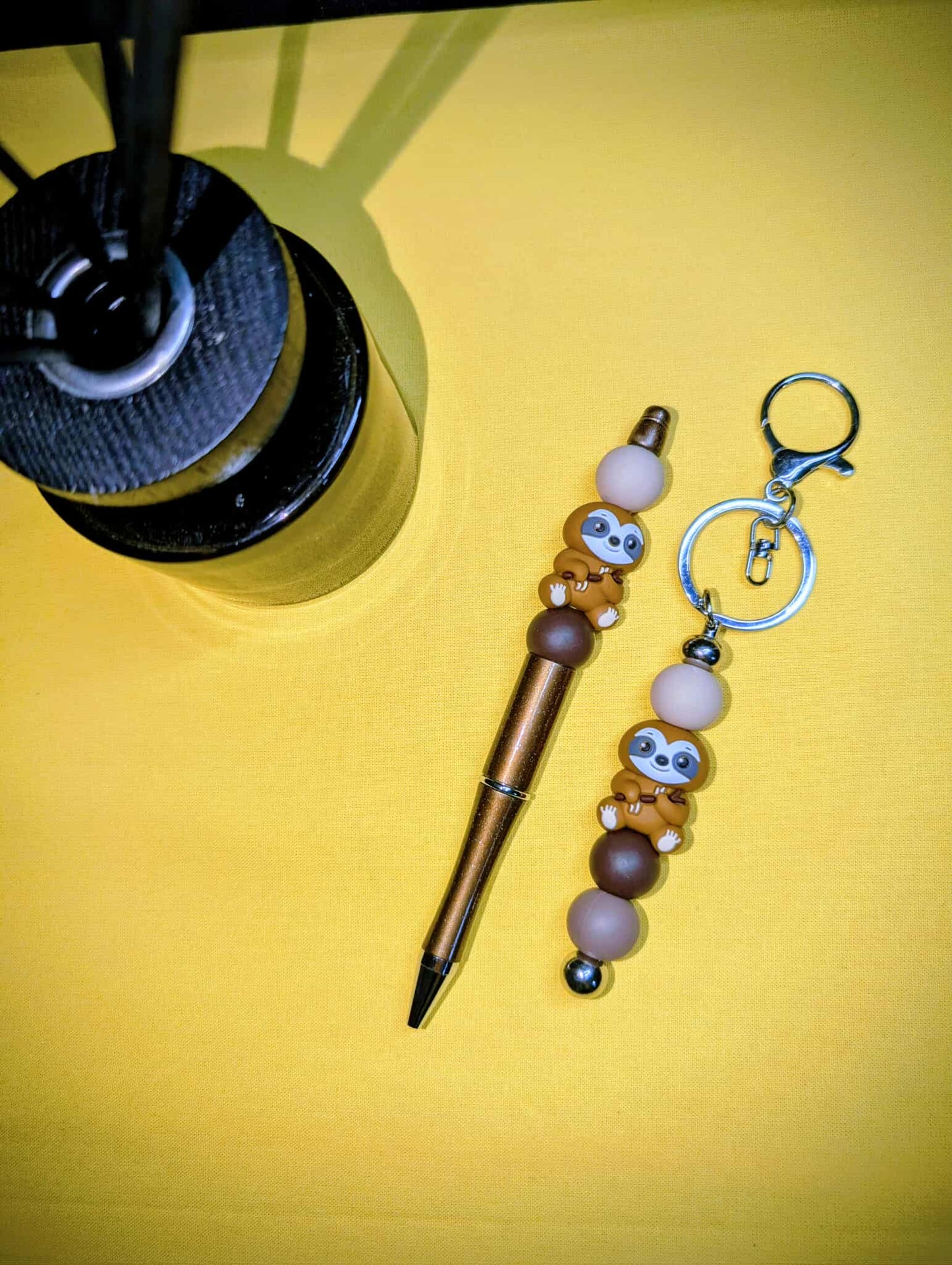 Ensemble stylo et porte-clés PARESSEUX brun pailleté