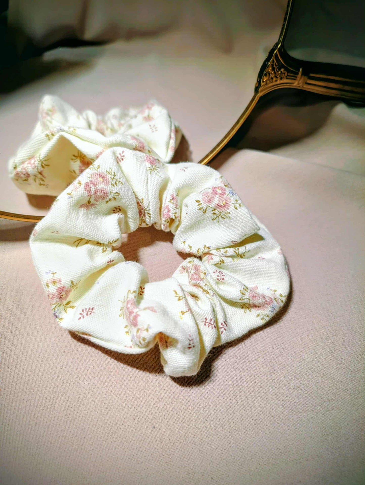 Chouchou pour cheveux - motif fleurs roses