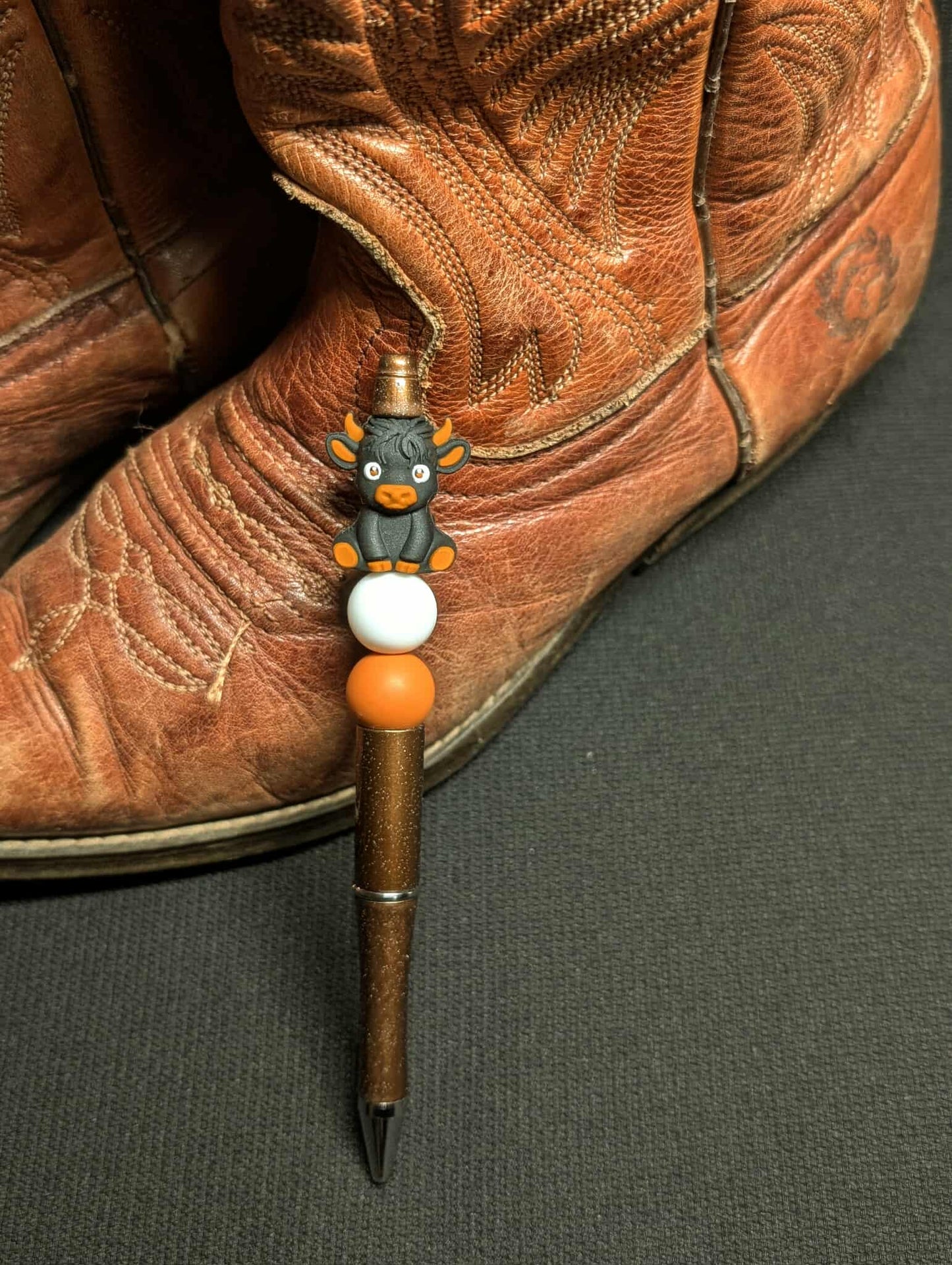 Stylo brun VACHE NOIRE